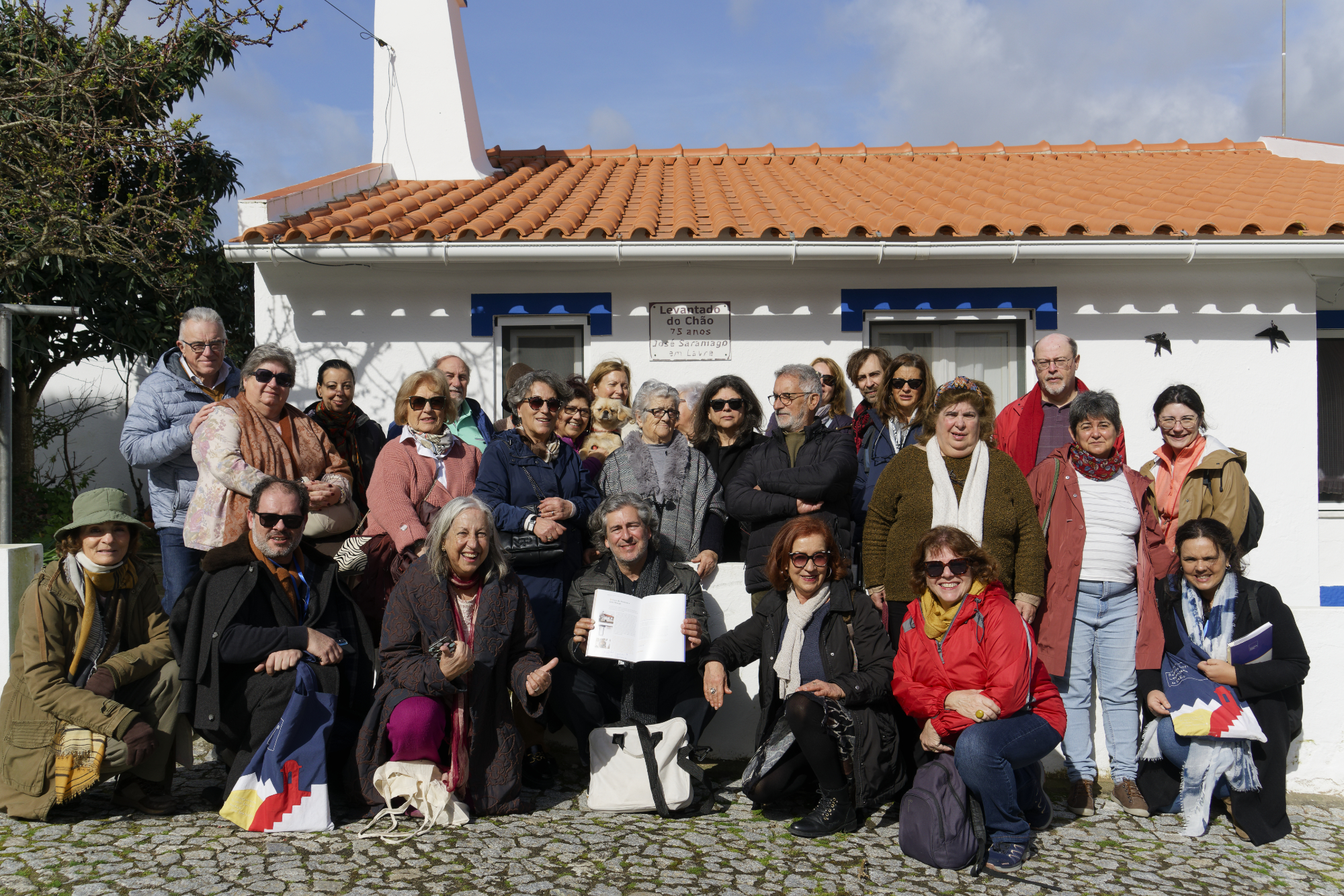 (Português) Viajantes literários percorrem os 3 percursos do Roteiro Literário Levantado do Chão